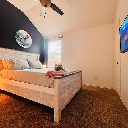 Work, Play & Stay King Bed With Foosball! Aubrey Exterior photo