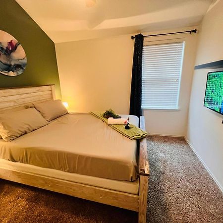 Work, Play & Stay King Bed With Foosball! Aubrey Exterior photo