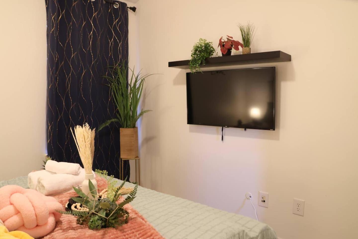 Work, Play & Stay King Bed With Foosball! Aubrey Exterior photo