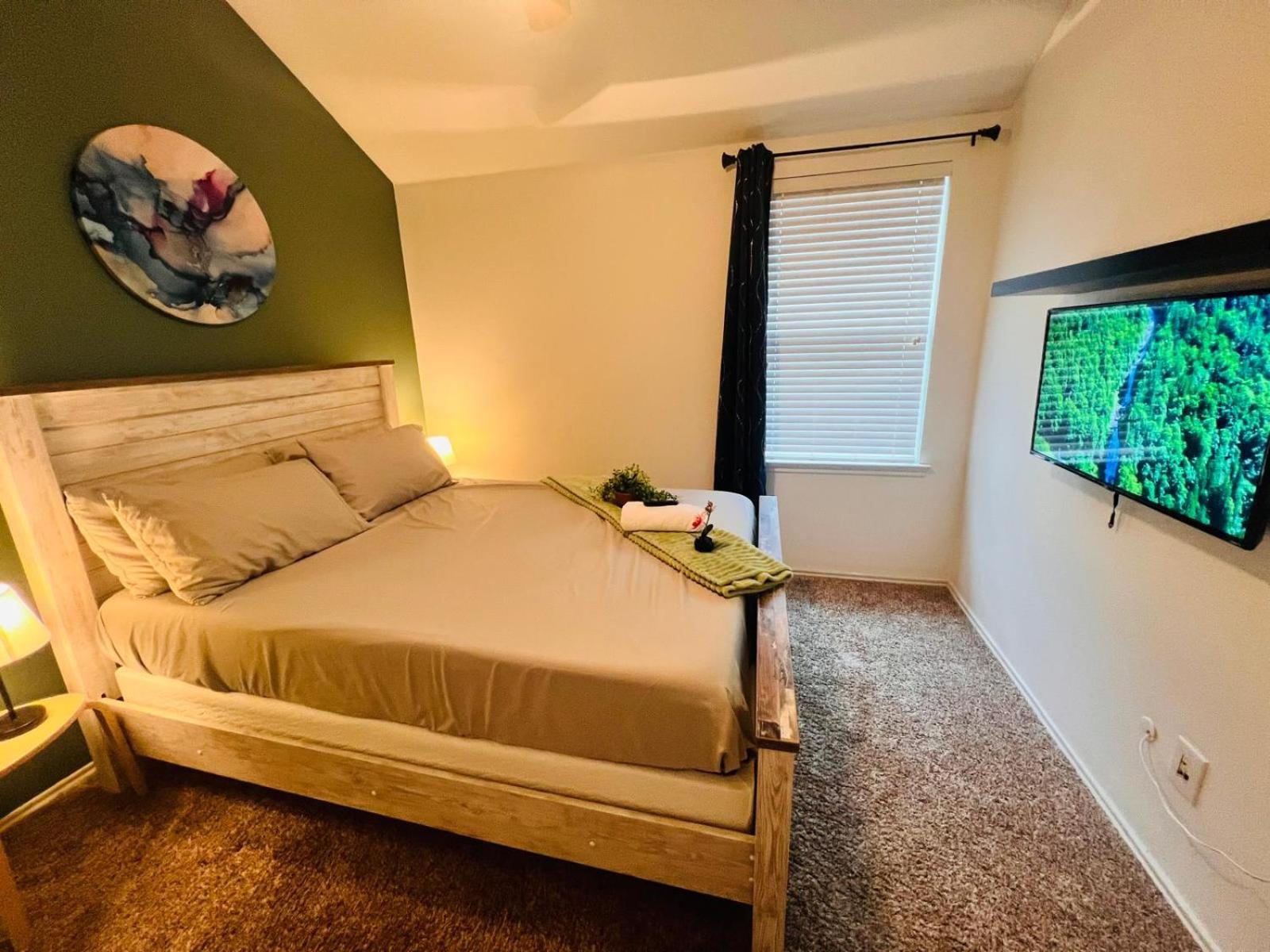 Work, Play & Stay King Bed With Foosball! Aubrey Exterior photo